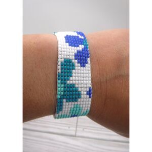 Beaded Bracelet White & Teals Floral Pattern